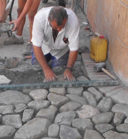 Decorative cobbles are used to fill the beds. Simple and complex patterns are combined to give the street that fashionable "Moorish" feel