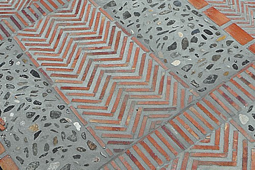 Finished roadway with shallow steps featuring ladrillos and marble pebbles